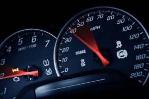 sporty speedometer 1426 1264 300x200 - Como Economizar COMBUSTÍVEL - 9 Dicas Simples