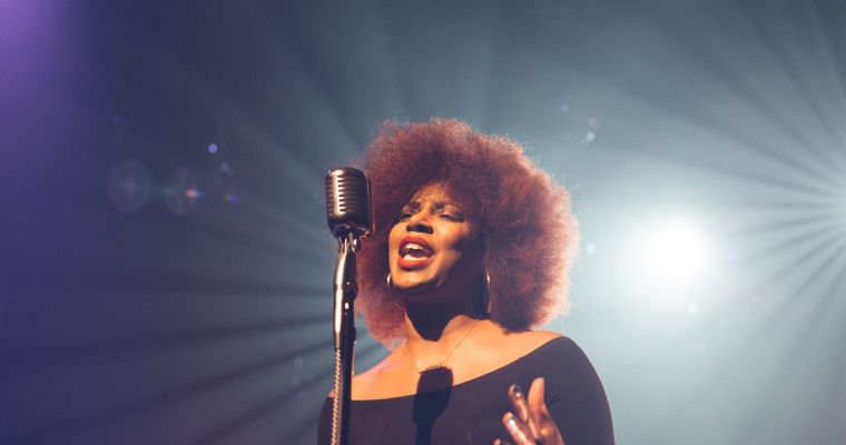 concert 1 - Amelia Barbar serenades audiences with 'Peaches' performance at 2022 Grammys